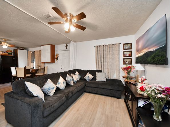 4926 Van Fleet Street, Houston TX 77033