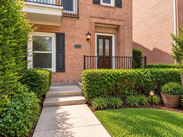2615 W Dallas Street, Houston TX 77019