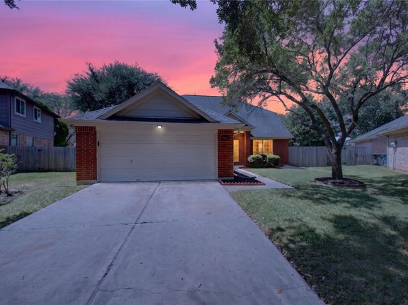 102 Lissa Lane, Sugar Land TX 77479