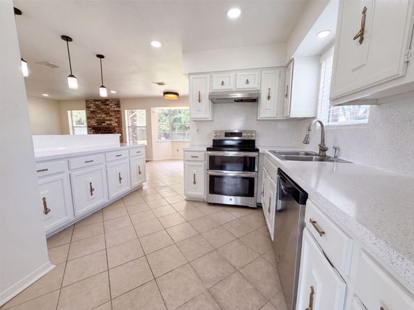 6910 Vialinda Drive, Houston TX 77083