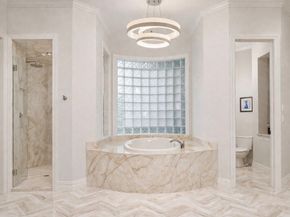 22 W Bracebridge Circle, The Woodlands TX 77382