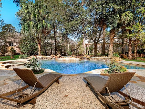 22 W Bracebridge Circle, The Woodlands TX 77382