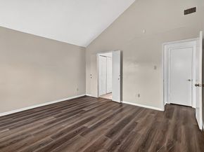 8667 Vinkins Road, Houston TX 77071