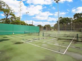 1607 Willowby Drive, Houston TX 77008