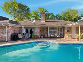 942 Brunswick Circle, Sugar Land TX 77478