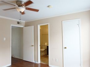 9350 Country Creek Drive 3, Houston TX 77036