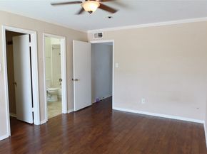 9350 Country Creek Drive 3, Houston TX 77036