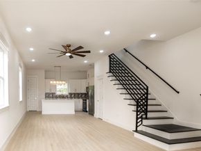 819 North Loop, Houston TX 77022