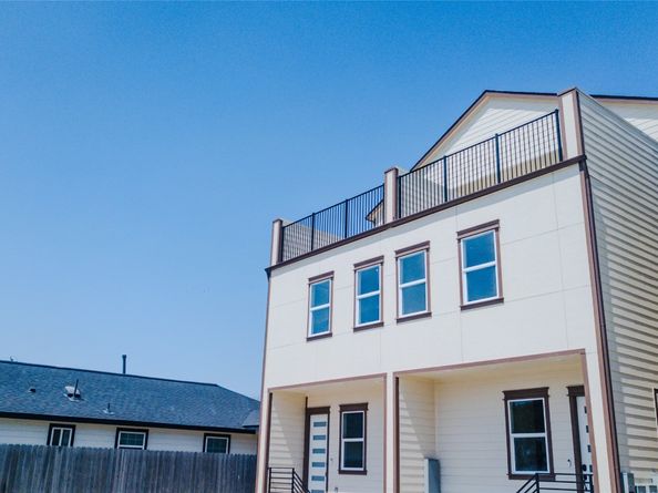 819 North Loop, Houston TX 77022