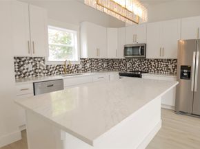 819 North Loop, Houston TX 77022