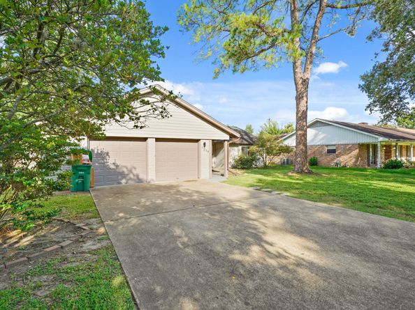 1219 Wisterwood Drive, Houston TX 77043