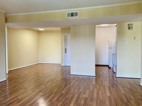 3055 Walnut Bend Lane 36, Houston TX 77042