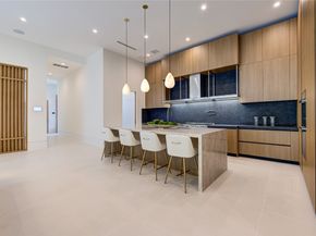 2006 Suffolk Drive, Houston TX 77027