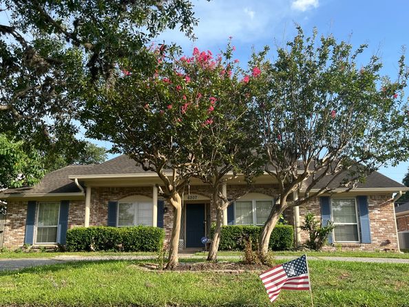 6207 S Braeswood Boulevard, Houston TX 77096