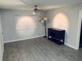 1230 Shadowdale Drive 17, Houston TX 77043