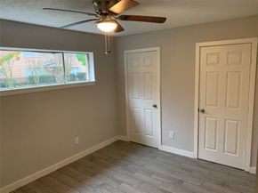 1230 Shadowdale Drive 17, Houston TX 77043