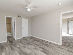 8787 Brae Acres Road 814, Houston TX 77074