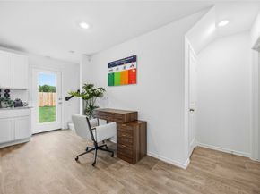 6010 pineapple Street, Houston TX 77048