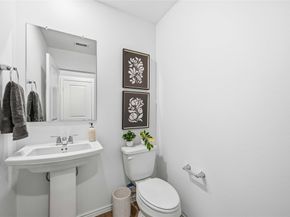 6010 pineapple Street, Houston TX 77048