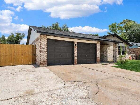 12119 Crystalwood Drive, Houston TX 77013