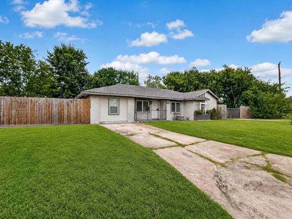 5739 Waterford Drive, Houston TX 77033
