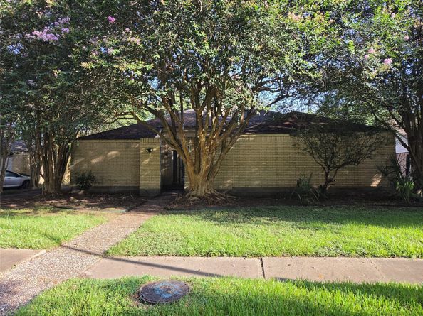 16379 Havenpark Drive, Houston TX 77059