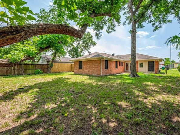 2218 Silverbonnet Street, Houston TX 77055