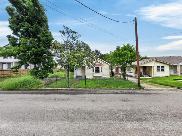 1315 E 33rd Street, Houston TX 77022