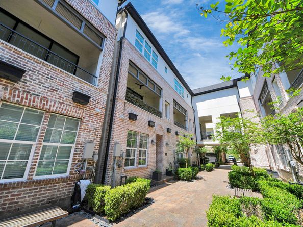 6072 Kansas Street, Houston TX 77007