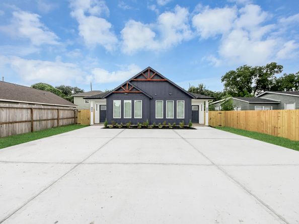 221 Armstrong Street, Houston TX 77029