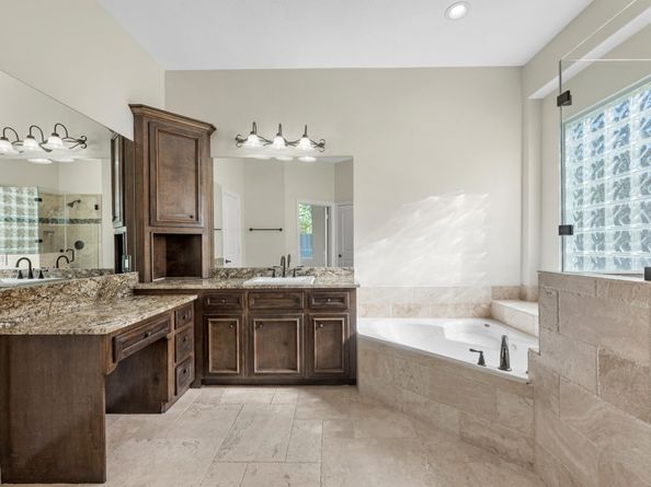 31 Tarrytown Way, Conroe TX 77384