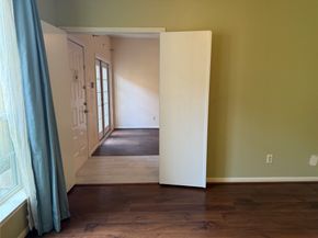 2121 El Paseo Street 2003, Houston TX 77054