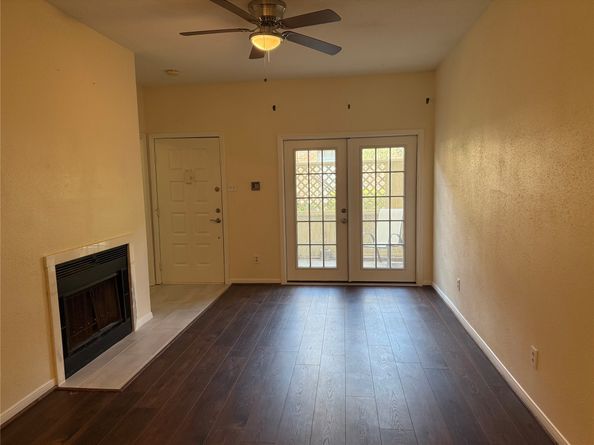 2121 El Paseo Street 2003, Houston TX 77054