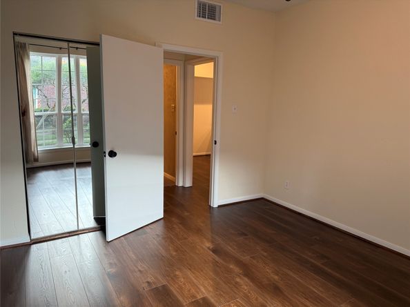 2121 El Paseo Street 2003, Houston TX 77054