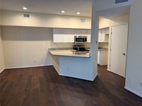 2121 El Paseo Street 2003, Houston TX 77054
