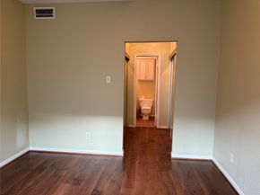 2121 El Paseo Street 2003, Houston TX 77054