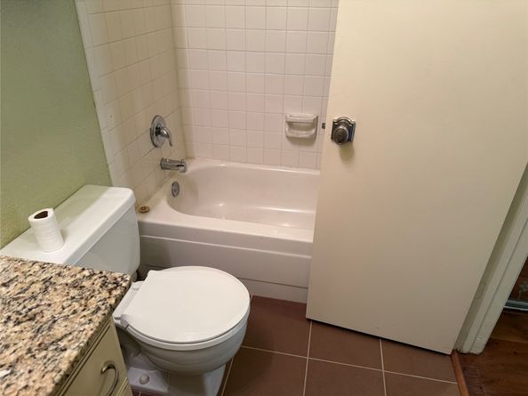 2121 El Paseo Street 2003, Houston TX 77054