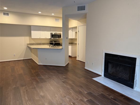 2121 El Paseo Street 2003, Houston TX 77054