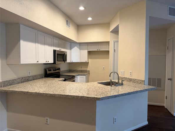 2121 El Paseo Street 2003, Houston TX 77054