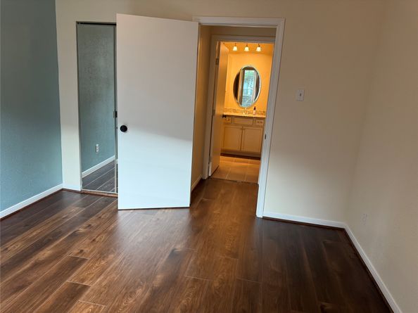 2121 El Paseo Street 2003, Houston TX 77054
