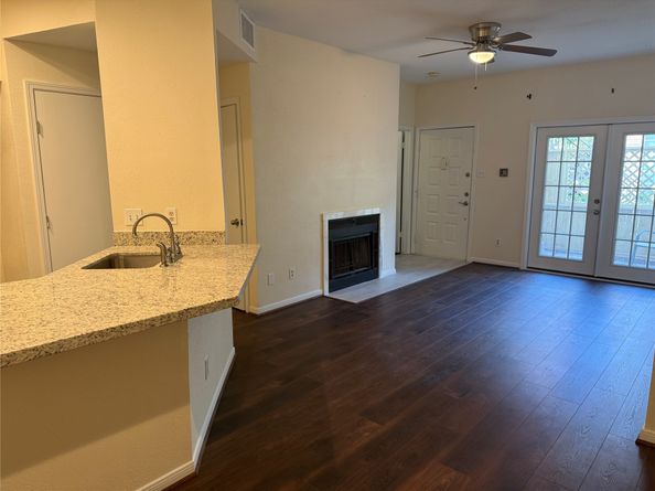 2121 El Paseo Street 2003, Houston TX 77054