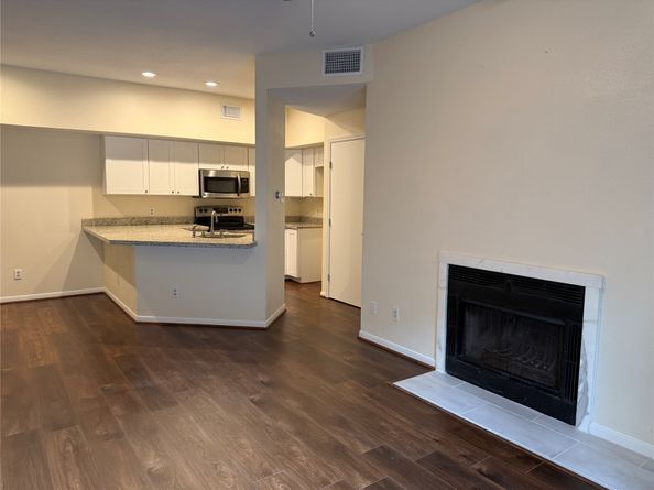 2121 El Paseo Street 2003, Houston TX 77054