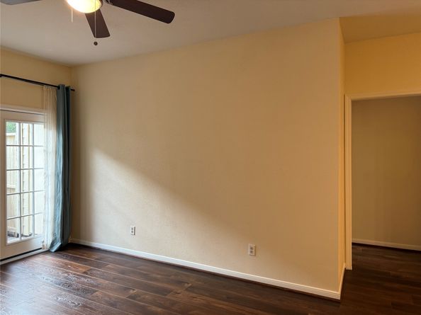 2121 El Paseo Street 2003, Houston TX 77054