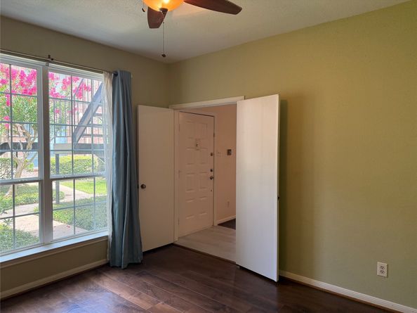 2121 El Paseo Street 2003, Houston TX 77054