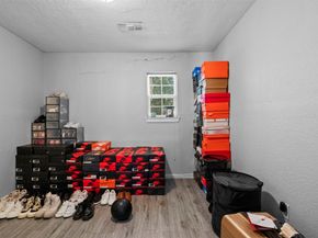 4817 Airport Boulevard, Houston TX 77048