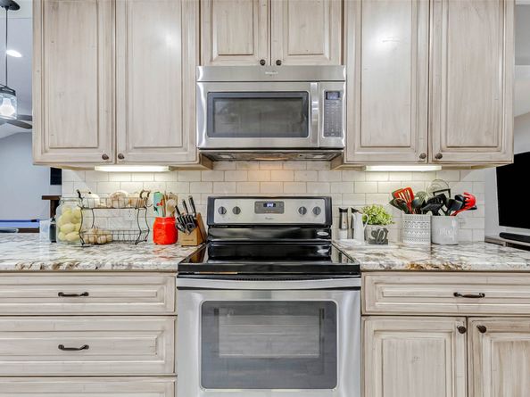 13703 Lynnwood Lane, Sugar Land TX 77498