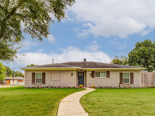13703 Lynnwood Lane, Sugar Land TX 77498