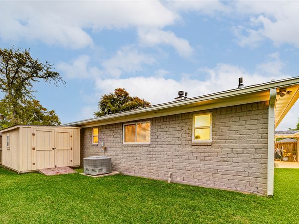 13703 Lynnwood Lane, Sugar Land TX 77498