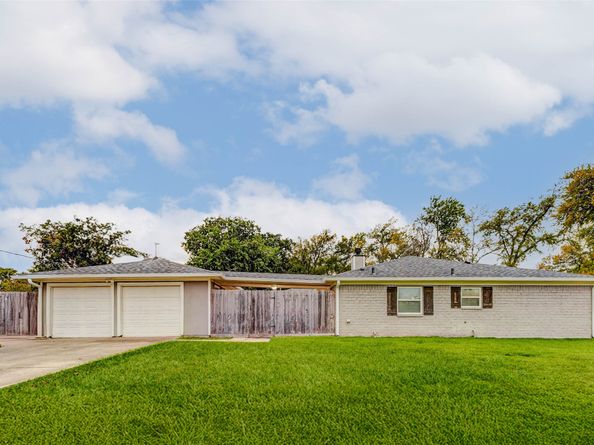 13703 Lynnwood Lane, Sugar Land TX 77498