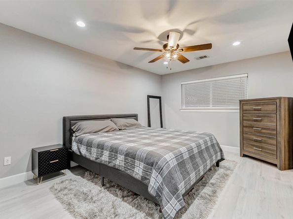 13703 Lynnwood Lane, Sugar Land TX 77498